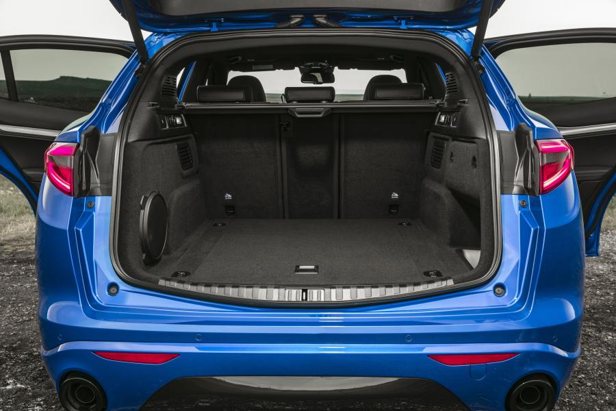 Багажник Alfa Romeo Stelvio Veloce (949) 2020 года  (UK) (фото 31 из 40)
